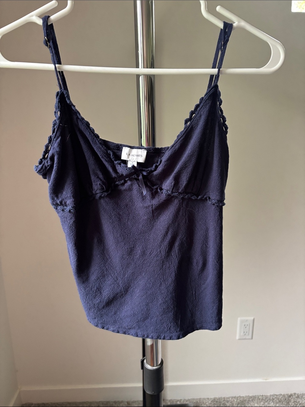 PAC‎ Sun La Hearts Navy Blue Scalloped-Edge Camisole